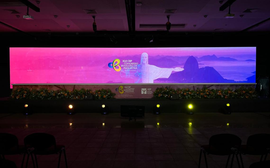 Painel de LED de grande formato na plenária do Congresso Brasileiro de Psiquiatria