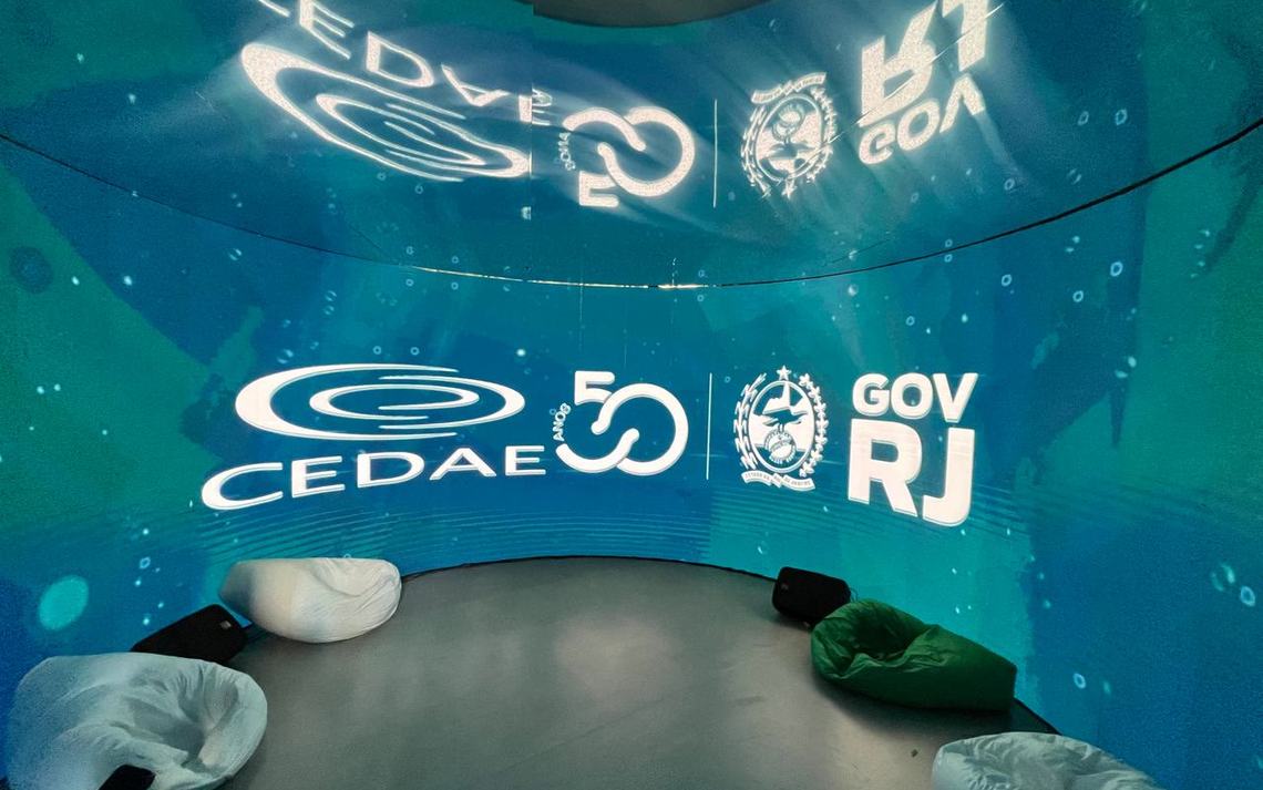 Interior do domo de LED em 360 graus do estande CEDAE