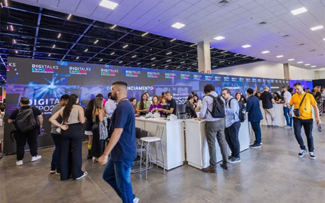 Faixa contínua de painel de LED sobre o credenciamento do Digitalks Expo