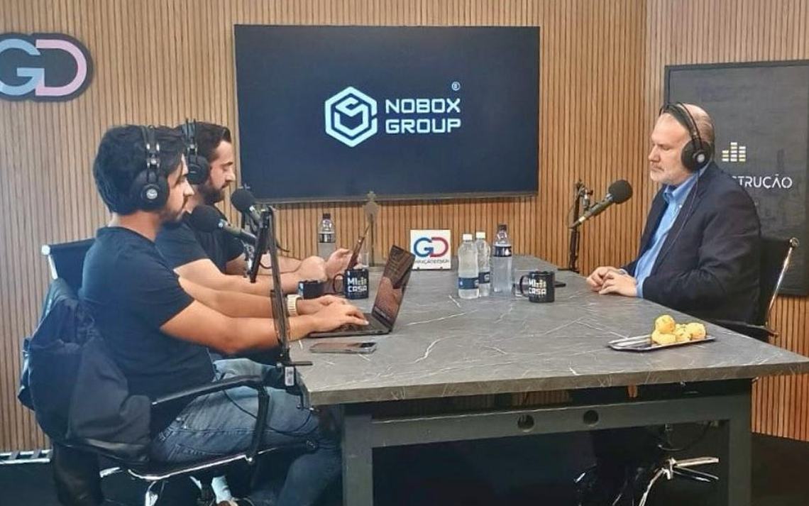 Equipe de captação durante a gravação do MiCasa Podcast