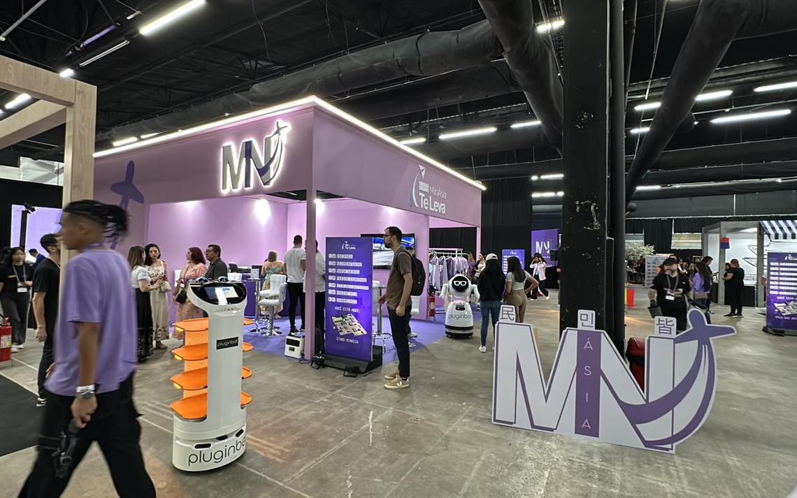 Visitantes circulando pelas áreas temáticas da Expo MinÁsia Te Leva 2025