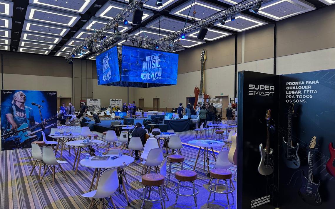 Espaço Tagima com exposição de instrumentos e painéis de LED no TDT Music e Expo 2025