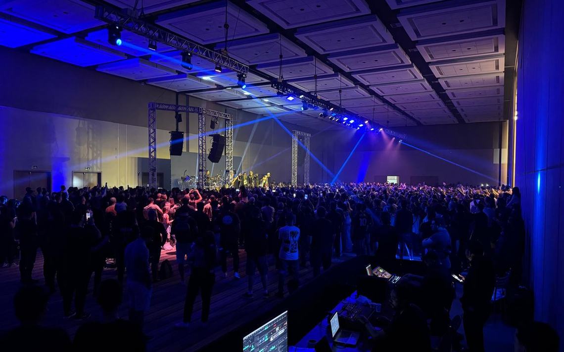 Público do TDT Music e Expo 2025 durante apresentação no palco